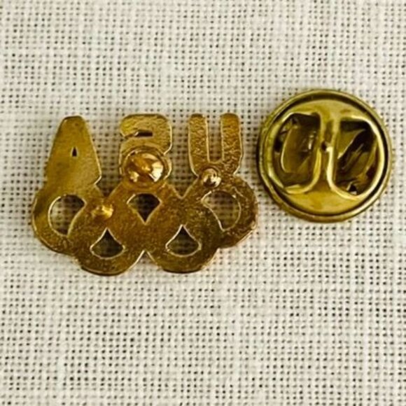 USA Olympic Rings Lapel Pin Gold Tone Collectible Sports Memorabilia Vintage Sty - Picture 4 of 8